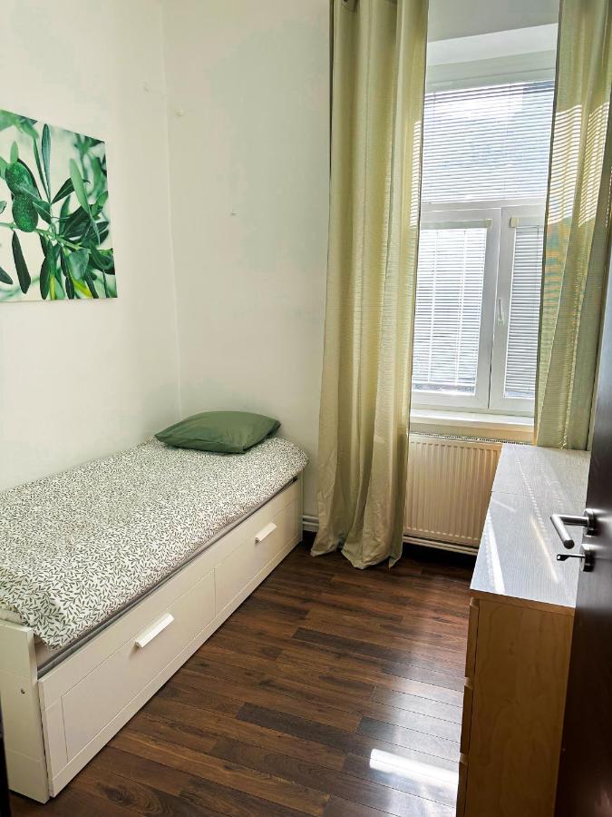 Spacious City Centre Apartment Bratislava Exterior foto