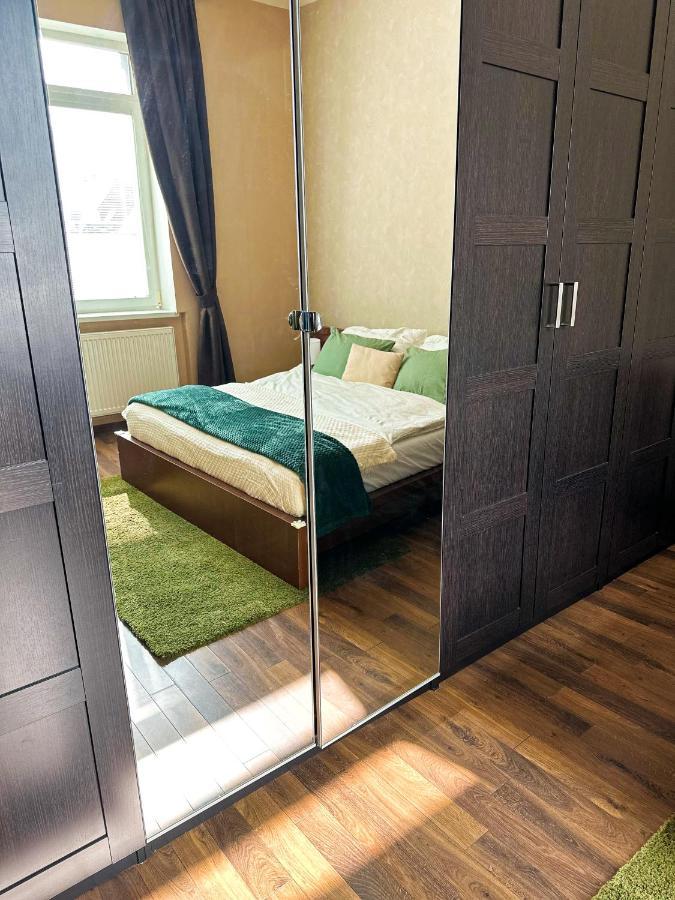Spacious City Centre Apartment Bratislava Exterior foto